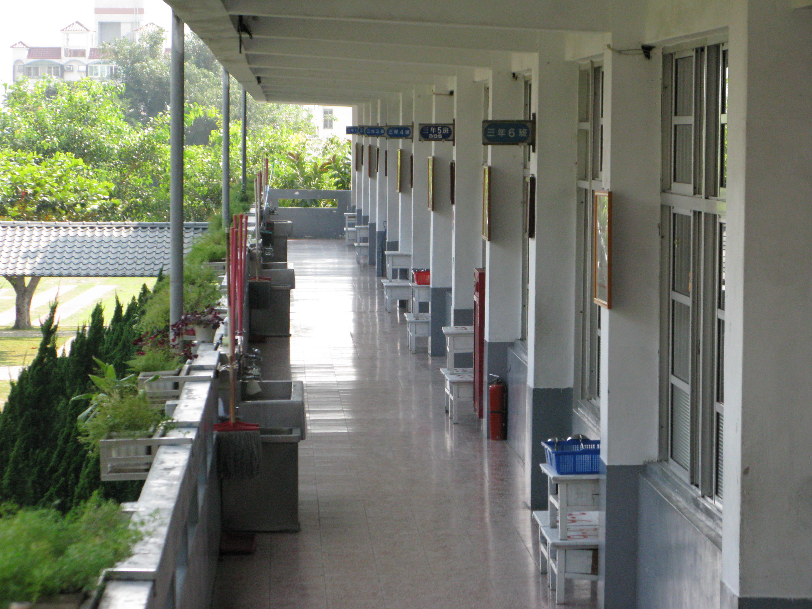 教學大樓走廊